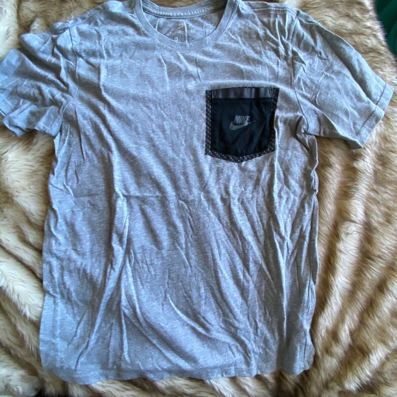 Nike Tee Shirts - Picture 3 of 4